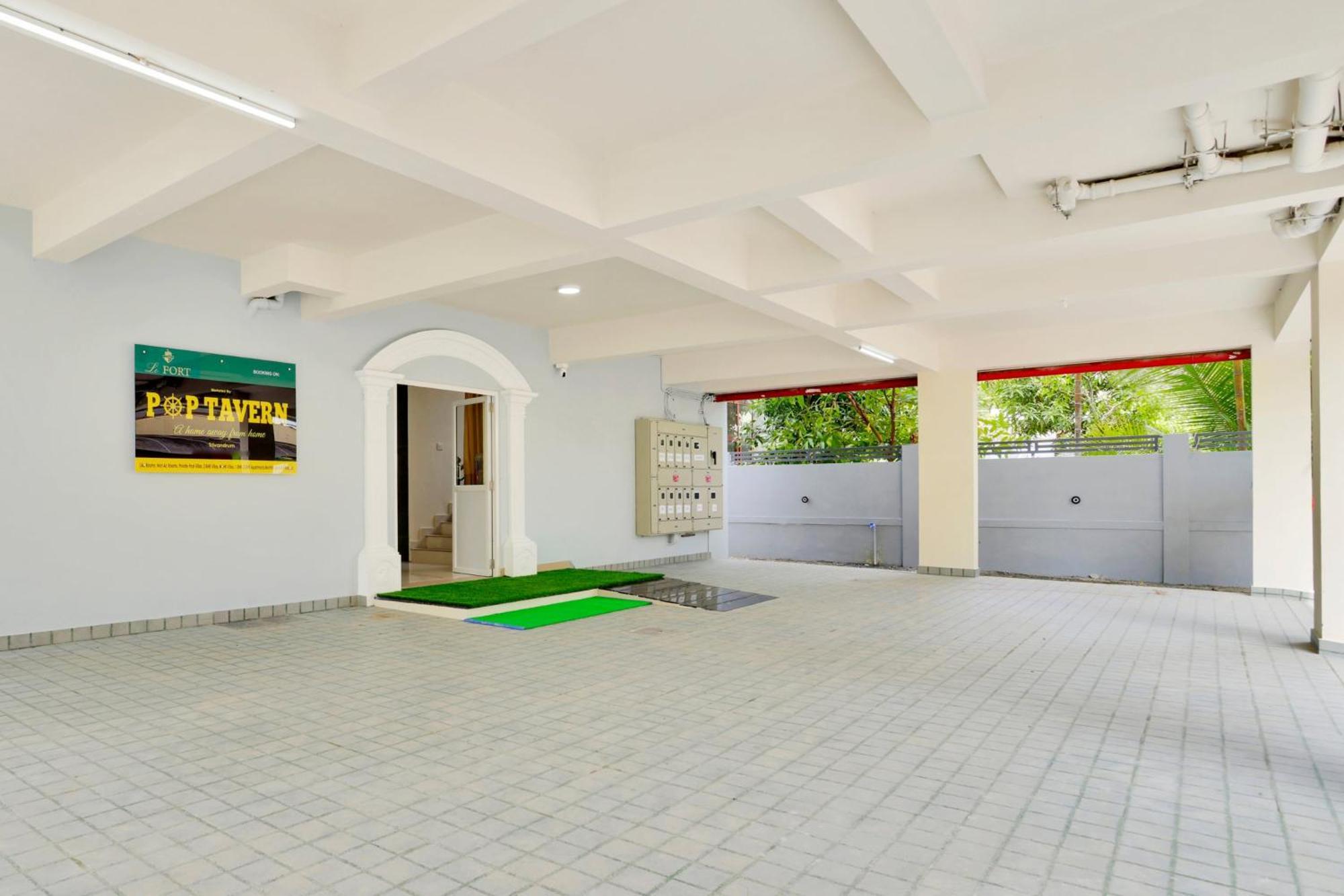 Super Collection O Lefort Luxe By Poptavern Thiruvananthapuram Exterior photo