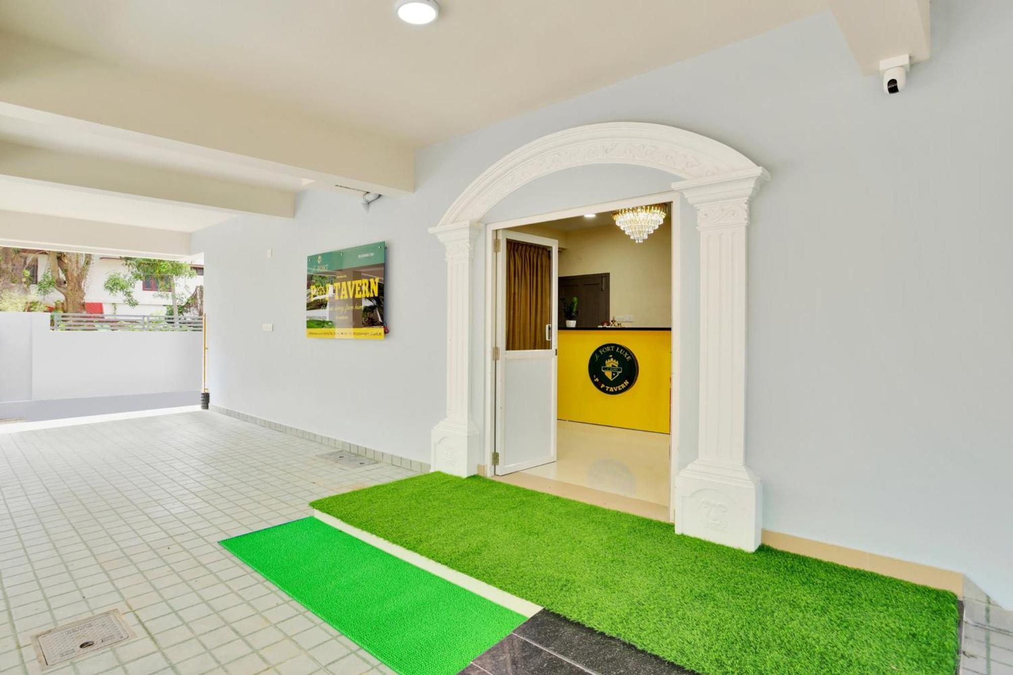 Super Collection O Lefort Luxe By Poptavern Thiruvananthapuram Exterior photo