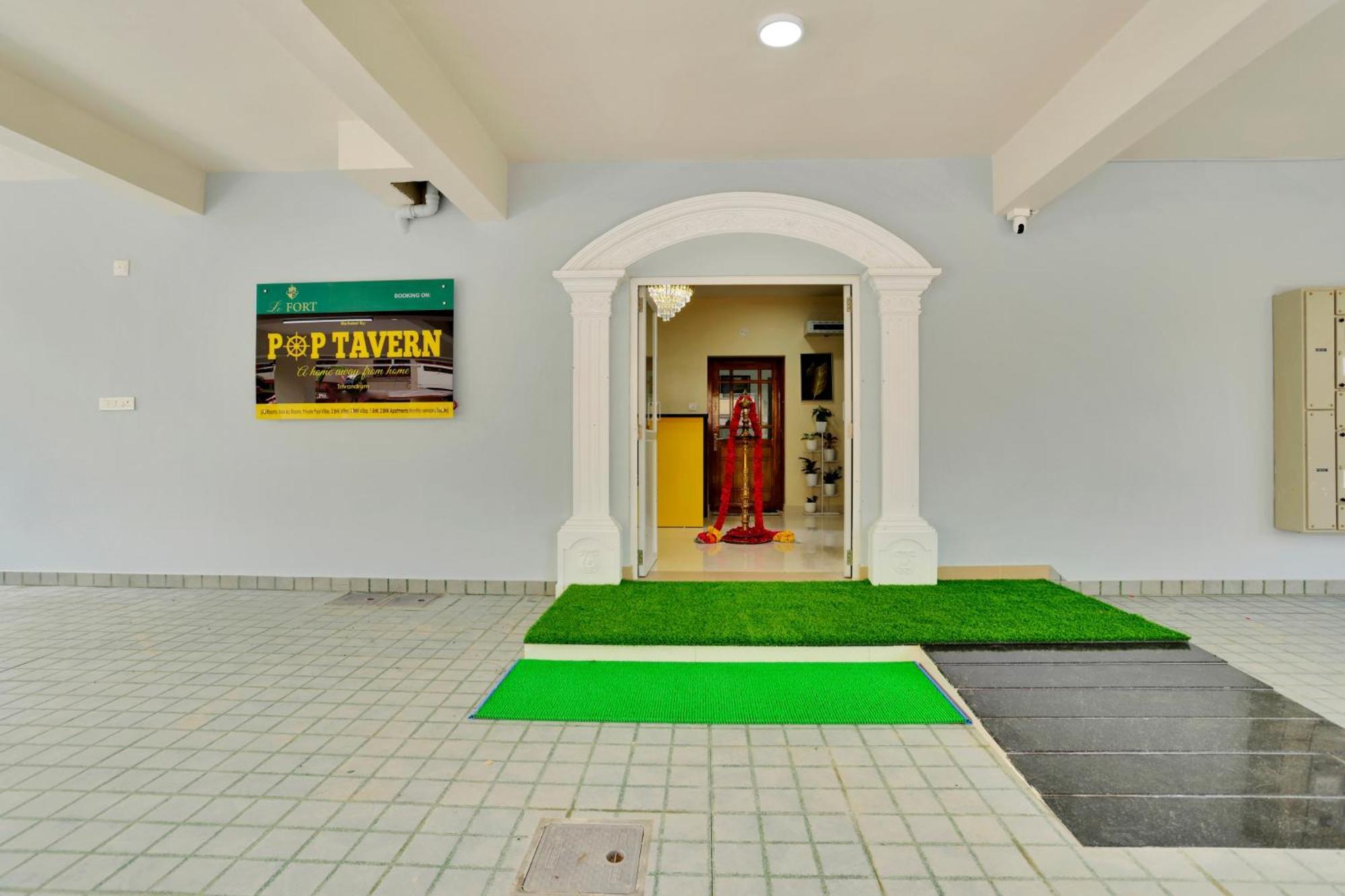 Super Collection O Lefort Luxe By Poptavern Thiruvananthapuram Exterior photo